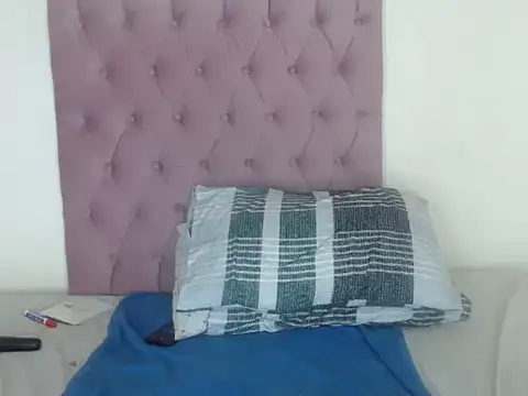 Nellybbx3 live cam on StripChat