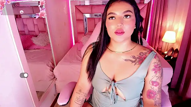 Marilyn_Rouge_ live cam on StripChat