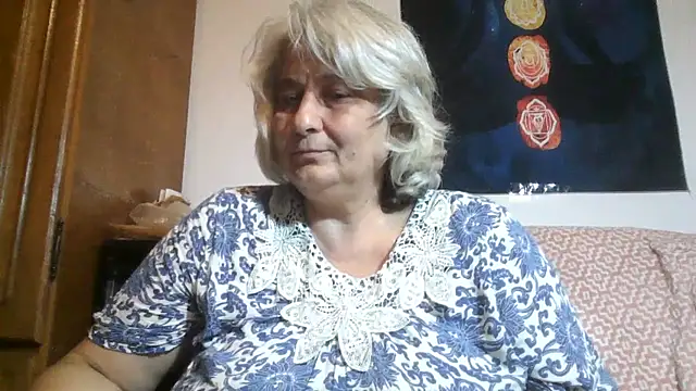 ExquisiteMature live cam on StripChat
