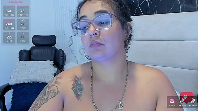 reginavegaa - Reginavegaa's free webcam - UK Sex Cams