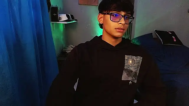 Mr_yisuzz webcam