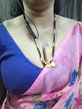 bhuvana_555 live cam on StripChat