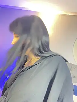 AlmaBlaze live cam on StripChat