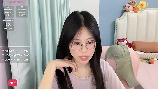 Luna-666 live cam on StripChat