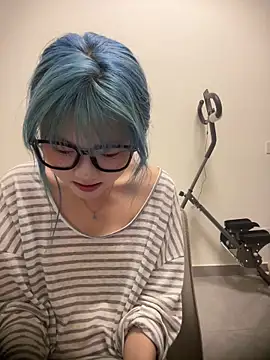 Rocket-Girl live cam on StripChat
