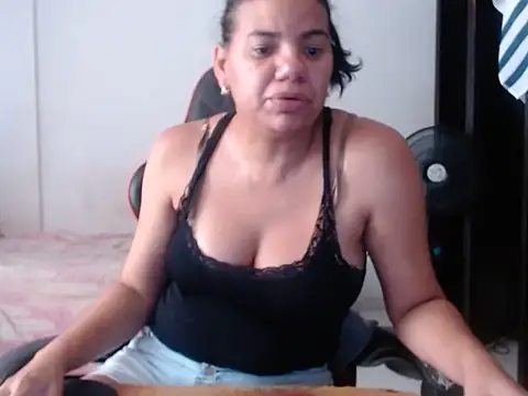 Adriana_0312 webcam