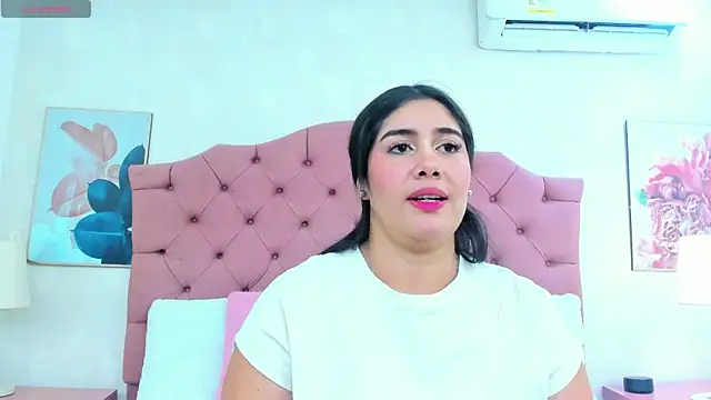 ThyaraJhons live cam on StripChat