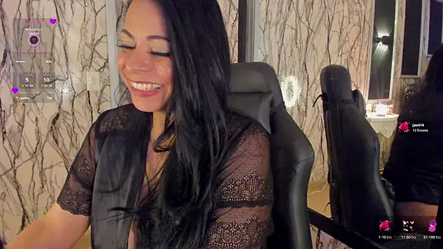 adelinemoretti live cam on StripChat