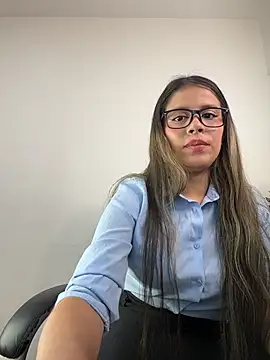 NINI__MOON__ live cam on StripChat