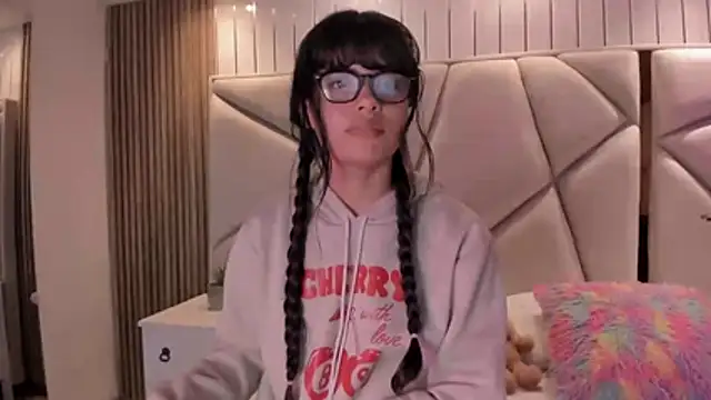 chloe_larson webcam