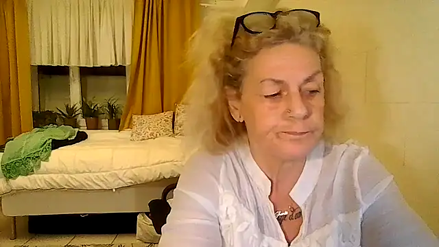 belgianshantie live cam on StripChat
