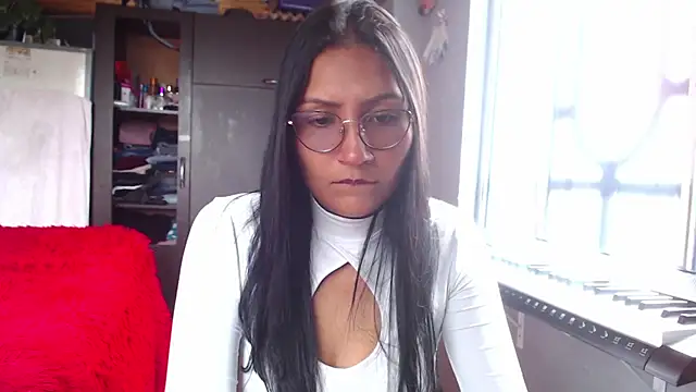 leah-666 live cam on StripChat