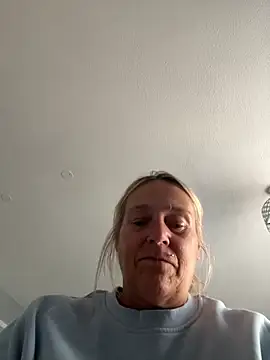Blondnboujee53 live cam on StripChat