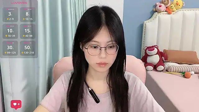 Luna-666 live cam on StripChat