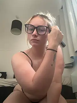 Larnsweet_x live cam on StripChat