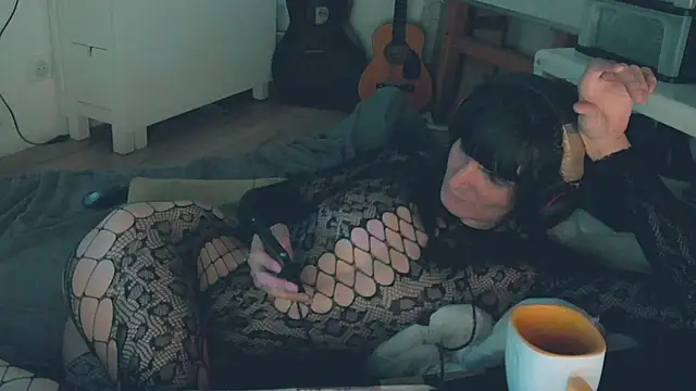 CeriseLapine live cam on StripChat