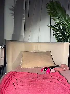 miafoxie_ (F young) - BUTTPLUG IN + REVERSE DILDO RIDE 🍑🔥