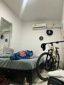 bigdick211292 live cam on StripChat
