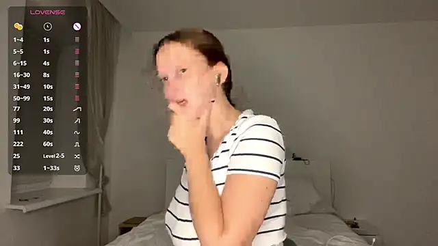 Eva_Shining_Star live cam on StripChat