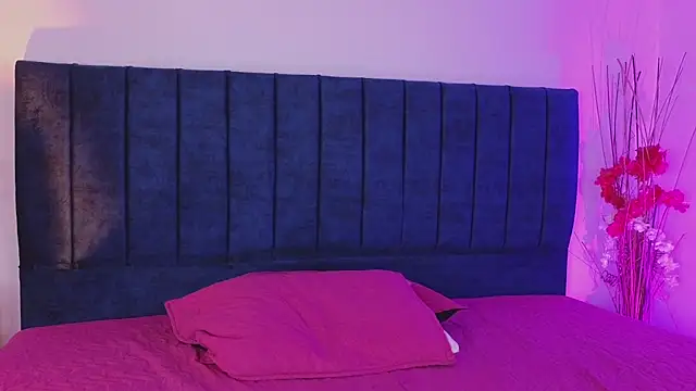 Katiaa_n live cam on StripChat