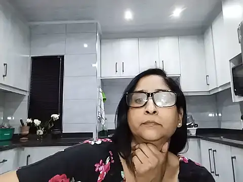 Indiankushy live cam on StripChat