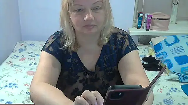 Lusi-777 live cam on StripChat