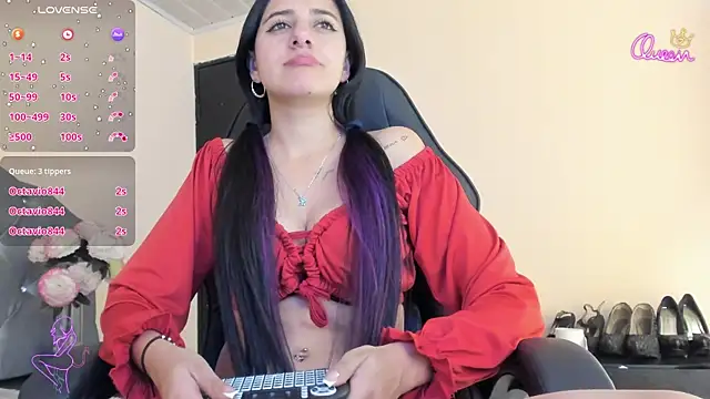 candymills1 live cam on StripChat