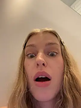 kira_mia webcam