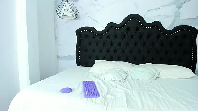 arietta_skinny webcam