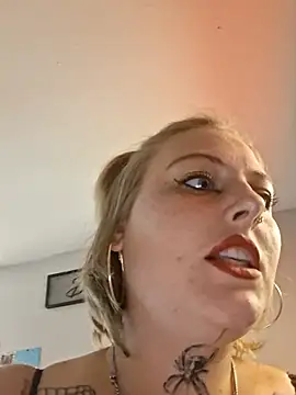 SpiderRose444 webcam