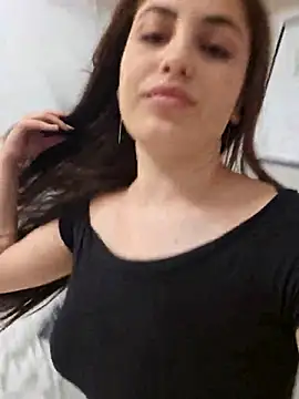Amira_Luxe webcam