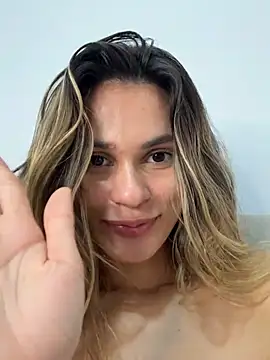 cuteluci_ webcam