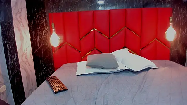 LatinaHoleQueen webcam