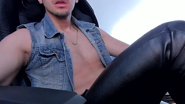 Tommy_Bred live cam on StripChat