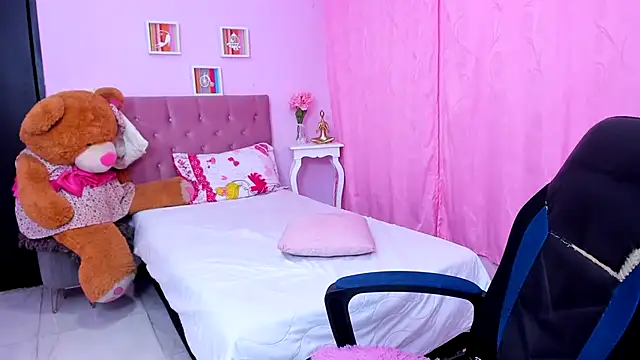 zara_cute (F teen) - show milk