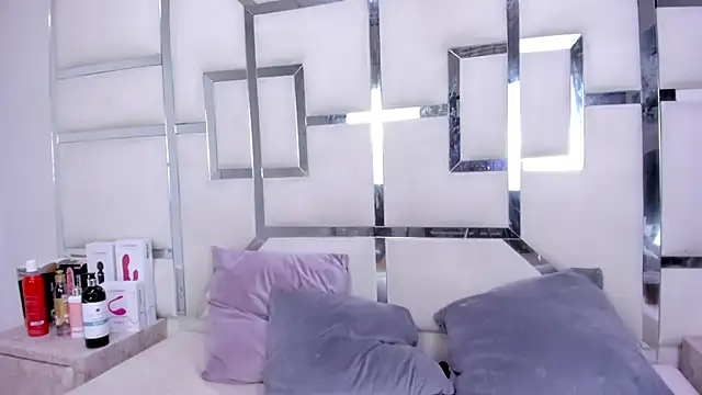 ZoeWan69 live cam on StripChat