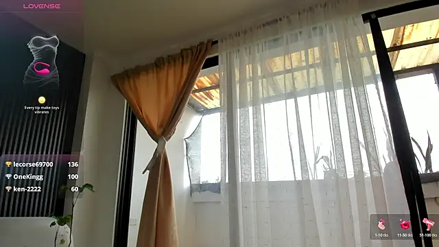 CarolineFyre webcam