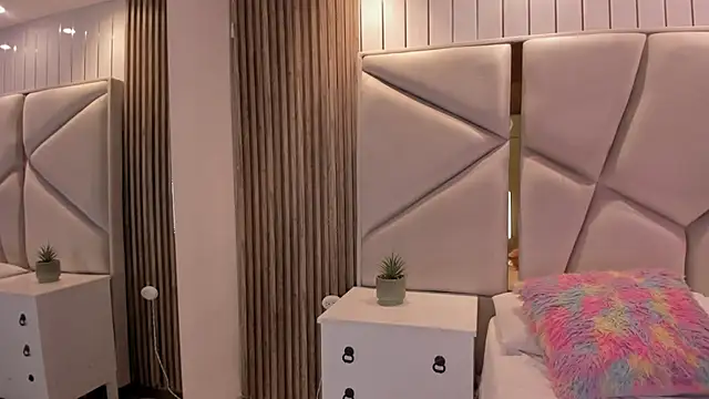 chloe_larson webcam