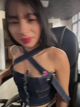 Sasha-firee live cam on StripChat
