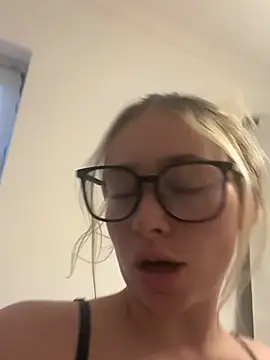 Larnsweet_x live cam on StripChat