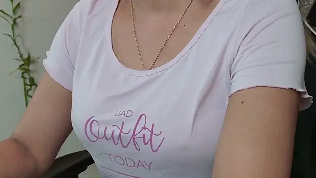 blonde_cat15 webcam