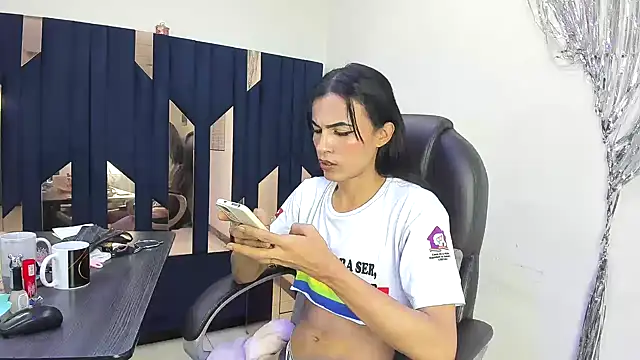 Aisha_hotts777 live cam
