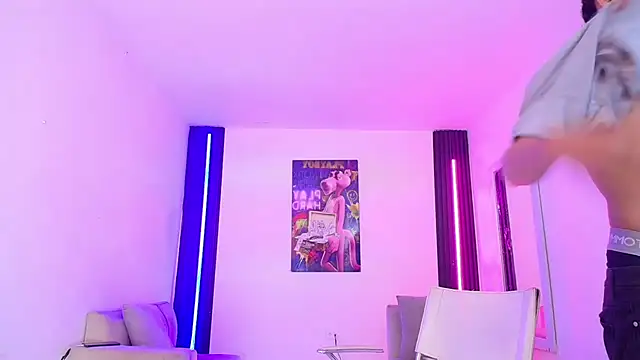Marcus_and_Tony live cam on StripChat