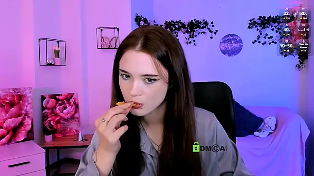 liana_kisses webcam
