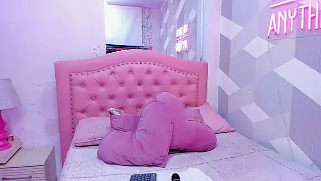 Chanel_Win live cam on StripChat