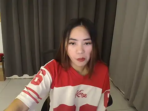 sexybabedine live cam on StripChat