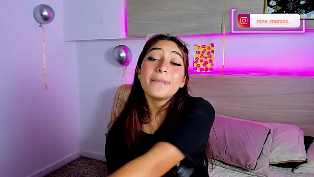 Nina-Mars live cam on StripChat
