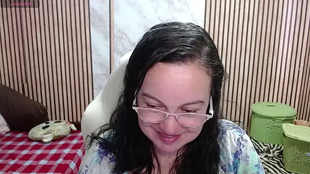 Sonialorens_ live cam on StripChat