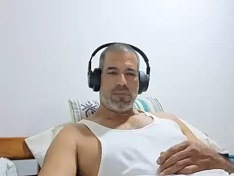 jackbigcock11 live cam on StripChat