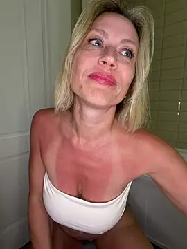 Elle_Milfa webcam